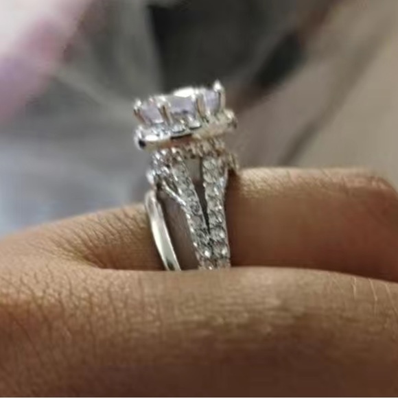 Ring - Picture 5 of 6